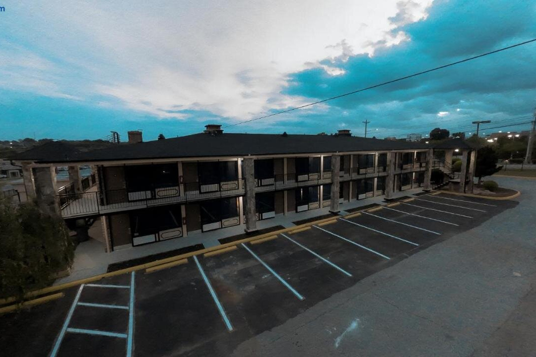 Riverside Inn & Suites