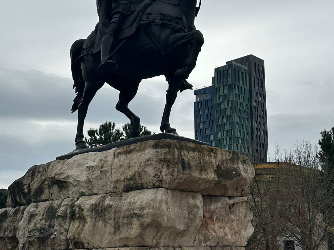 Skanderbeg Statue-地拉那必去景点