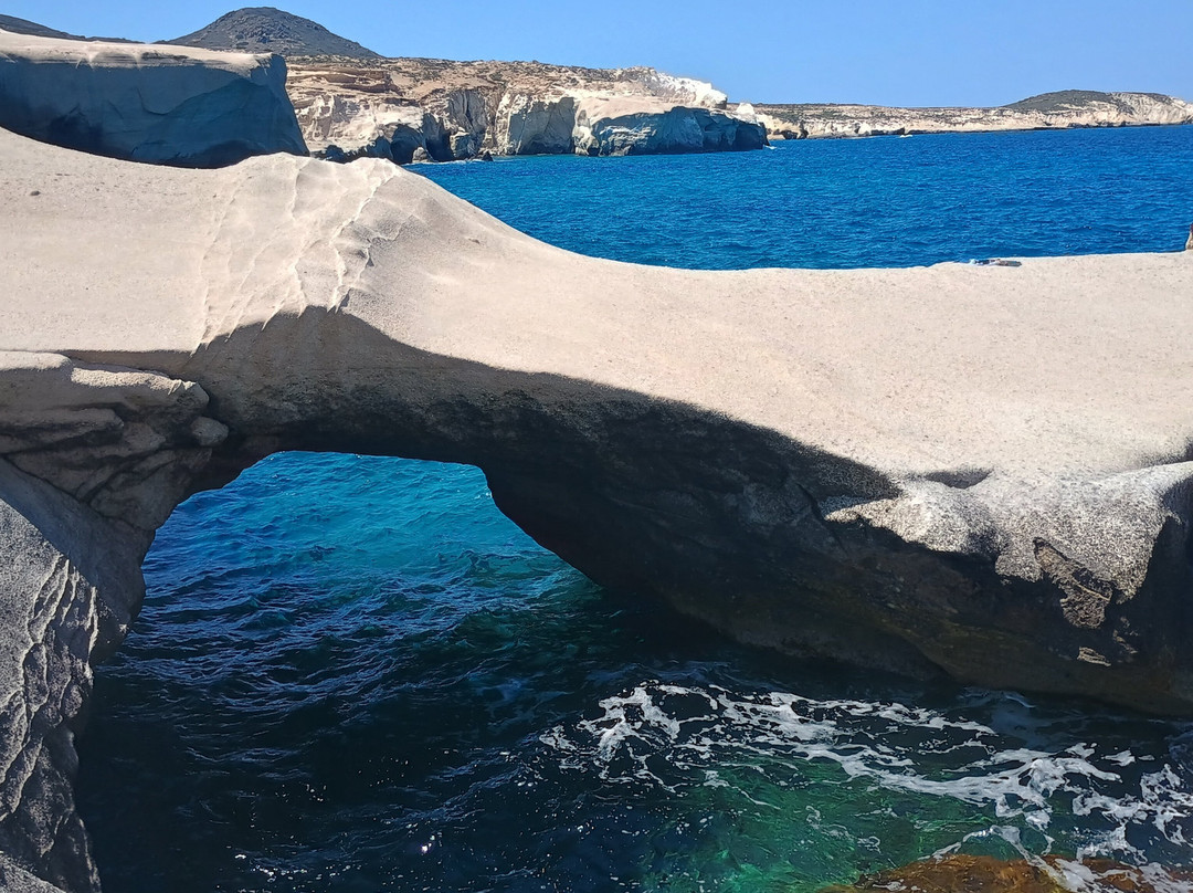 Sarakiniko Beach-米洛斯岛必去景点