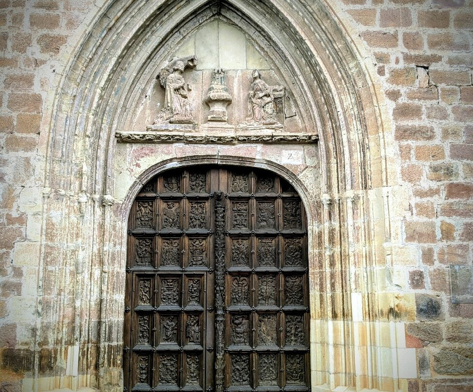 Iglesia Santa Maria la Mayor-艾斯卡拉伊必去景点