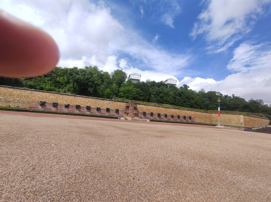 Le Mont-Valérien French Memorial to Resistance Martyrs-叙雷讷必去景点