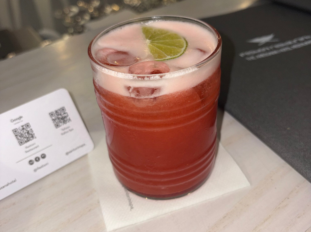 阿乐珊纳 SPA 套房酒店主图