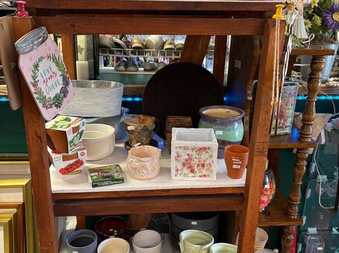 Love it Once More Thrift Store-Clinton必去景点