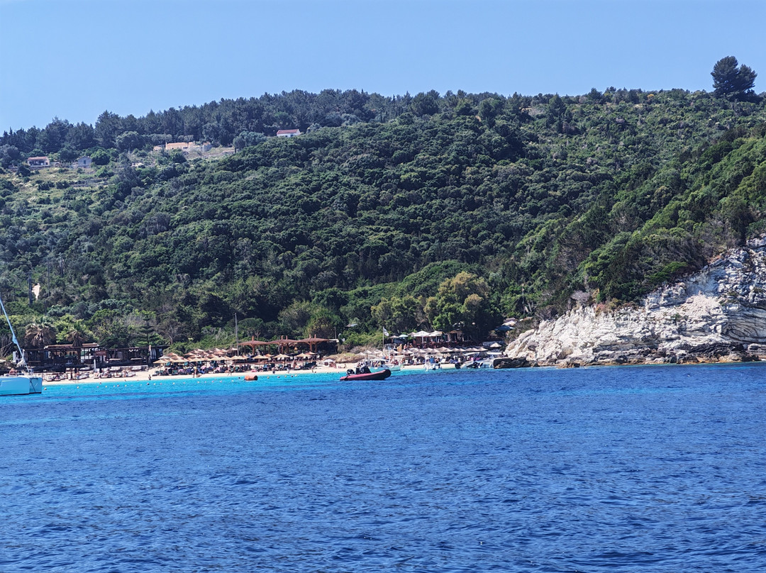Easybook - Kostas Boat Trips-Agios Georgios必去景点