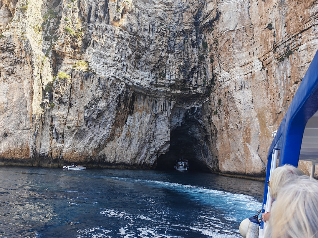 Easybook - Kostas Boat Trips-Agios Georgios必去景点