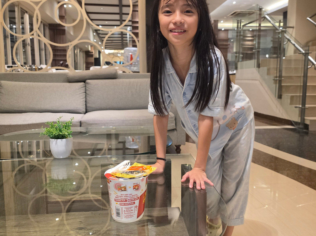 索拉斯玛琅酒店主图
