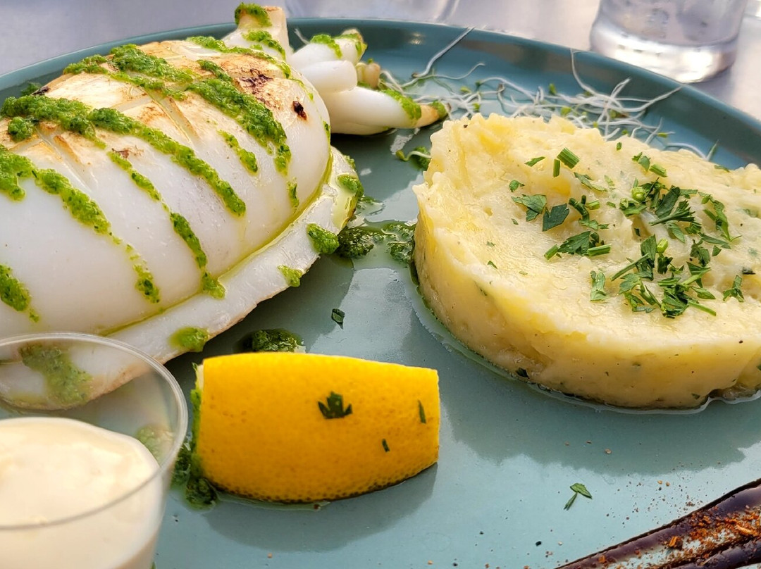Nueve Lounge Restaurant