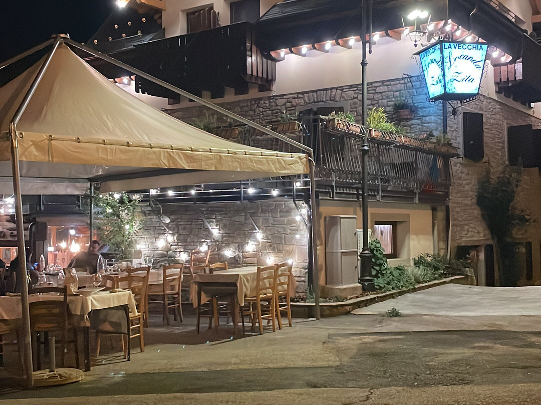隆卡德思蒂酒店主图