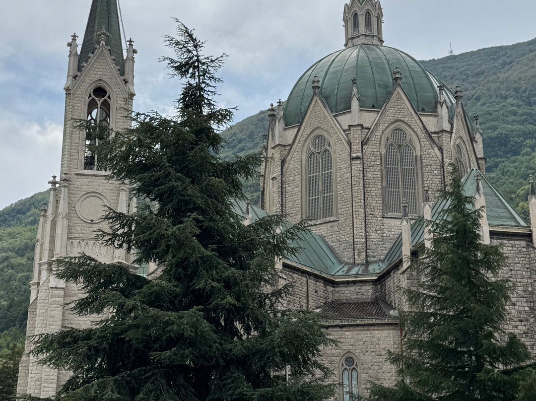 Basilica of Our Lady of Sorrows - Castelpetroso Sanctuary-Castelpetroso必去景点