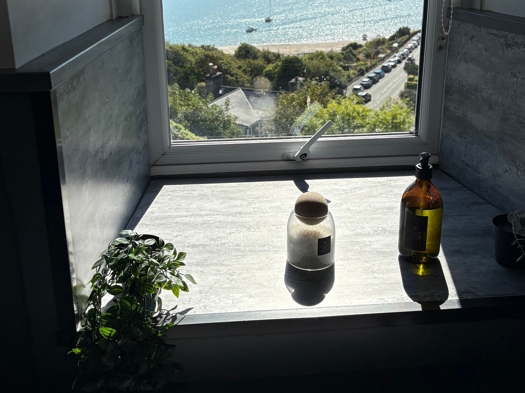 巴茅斯湾酒店主图