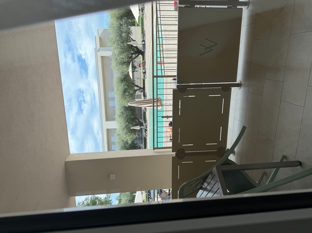 瓦达村庄酒店主图