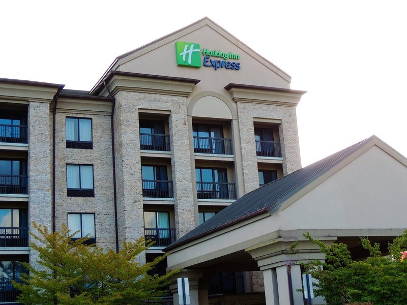 Holiday Inn Express 布恩主图