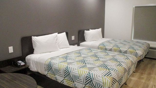 路易斯安那爱伦港 - 巴顿鲁治 I-10 公路 6 号开放式客房酒店-客卧