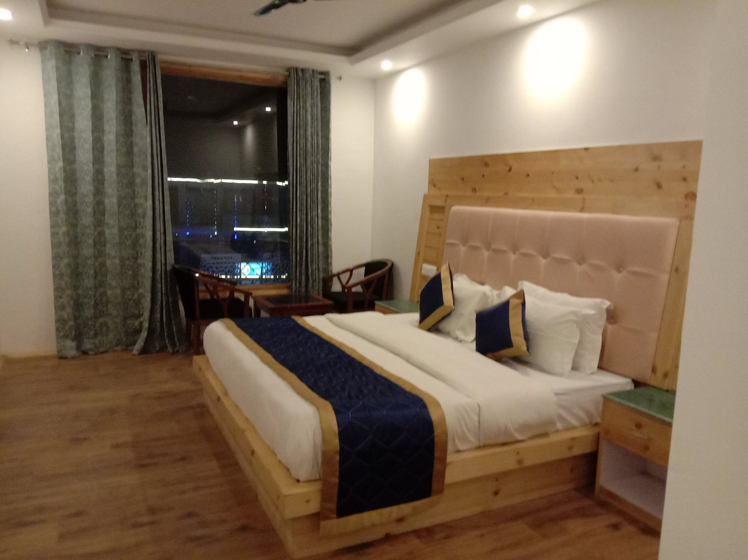 Comlux Hotels Manali