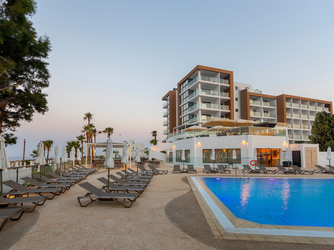 Leonardo Crystal Cove Hotel & Spa by the Sea