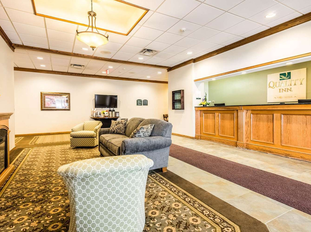 The Lux Hotel & Conference Center, Ascend Hotel Collection主图