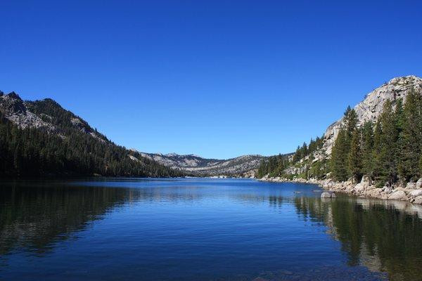 Echo Lakes Hiking Trail景点图片