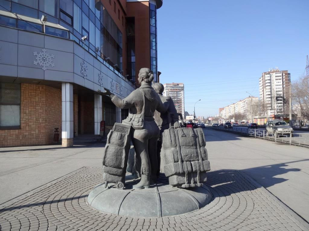 Monument to Shuttles-叶卡捷琳堡必去景点