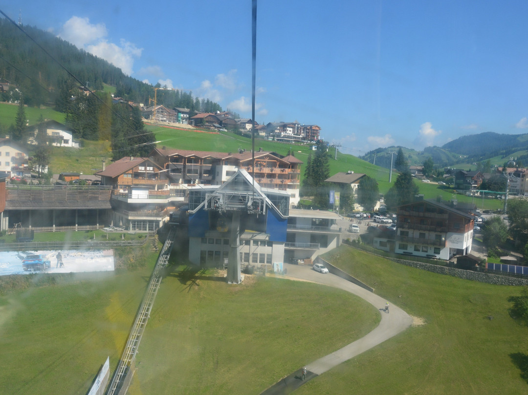 Cabinovia Piz La Ila景点图片
