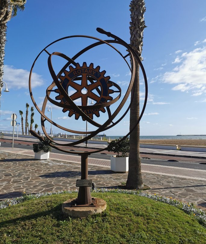 Escultura Rotary Club Melilla-梅利利亚必去景点