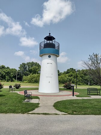 Metropolis Lighthouse Hope Light-Metropolis必去景点