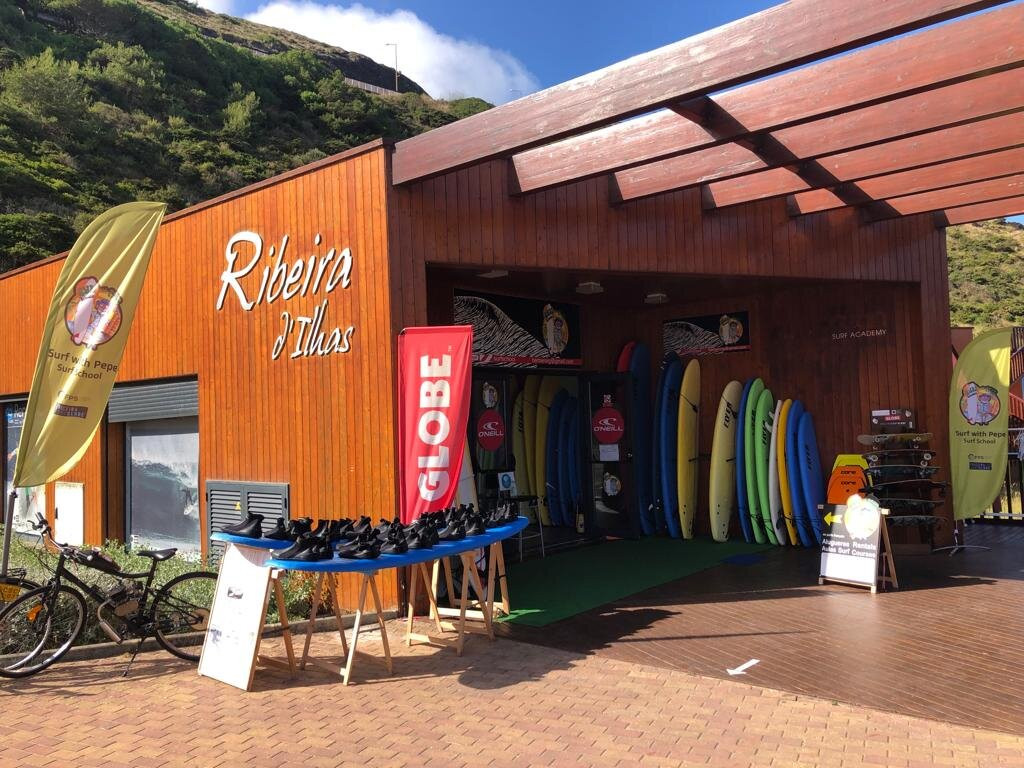 Surf With Pepe - Surf School & Rentals景点图片