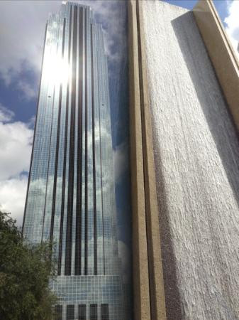 Gerald D. Hines Waterwall Park-休斯顿必去景点