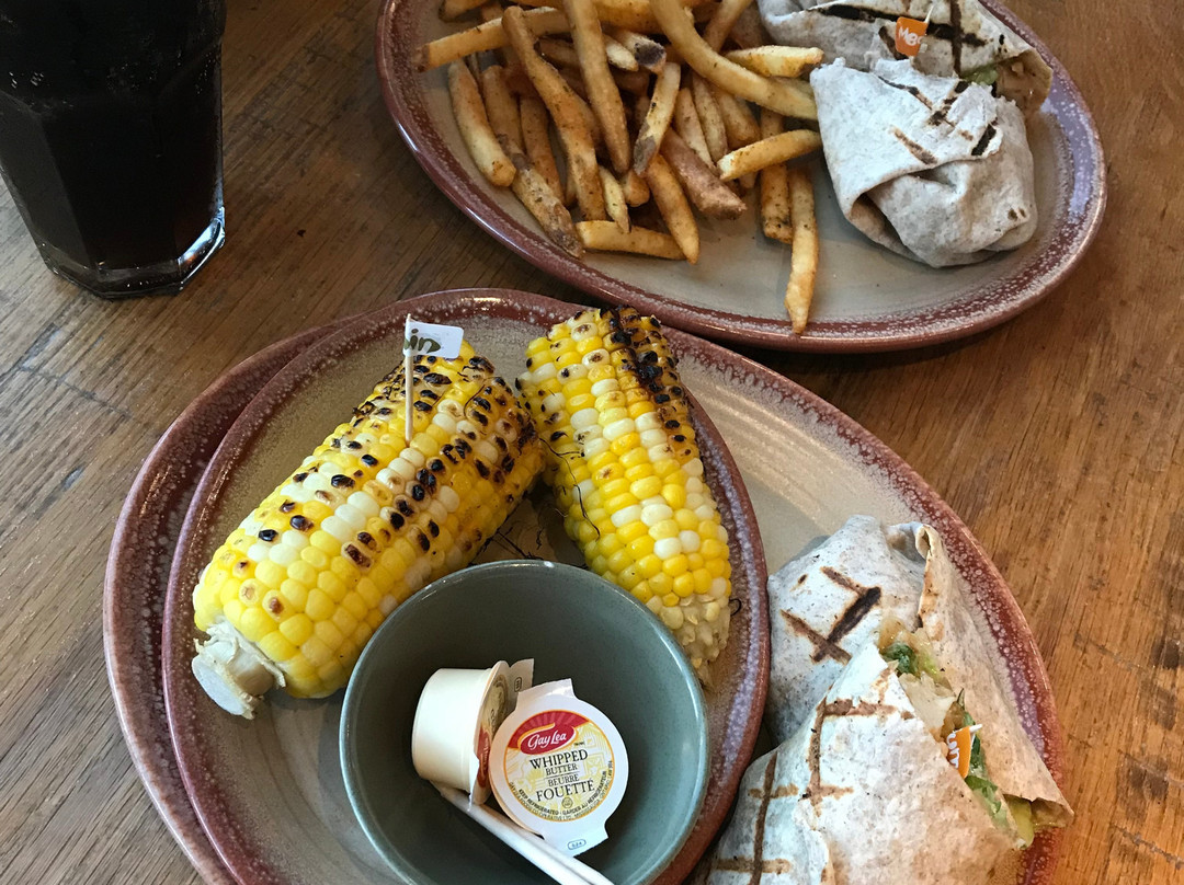 Ilderton旅游景点-CF Masonville Place