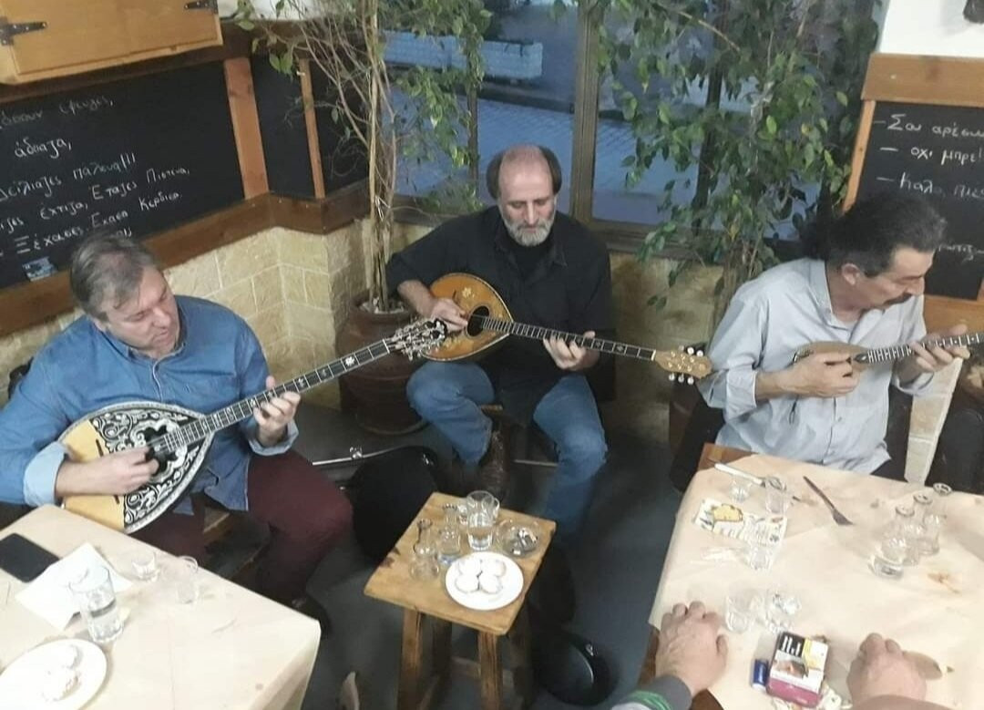 Mousikó Kafeneío Plátsa