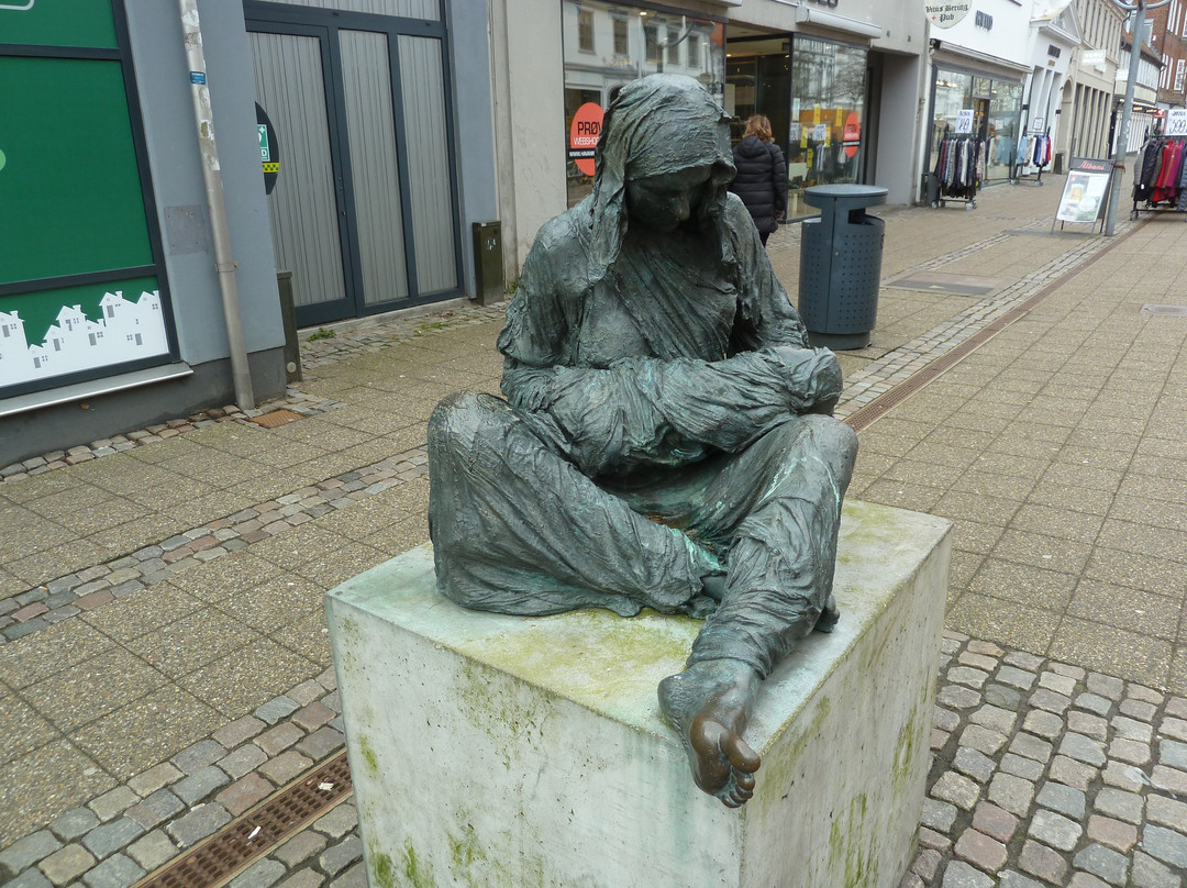 Madonna Sculpture - Christian Lemmerz-霍尔森斯必去景点