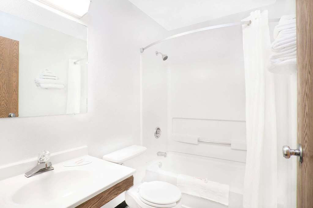 Red Roof Inn Queensbury主图