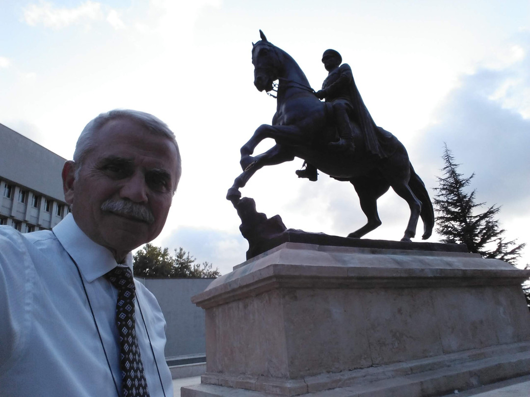 Atatürk Heykeli景点图片