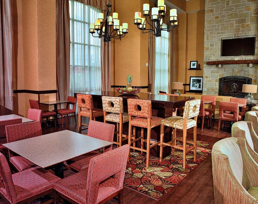 弗雷德里克斯堡希尔顿恒庭旅馆&套房酒店主图