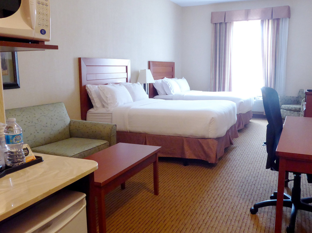 Holiday Inn Express & Suites Grande Prairie by IHG主图