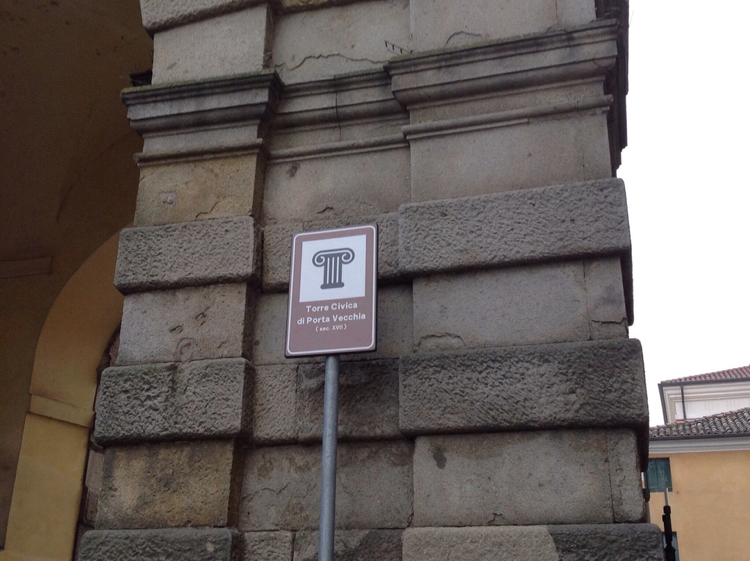 Porta Vecchia o Torre Civica-Este必去景点