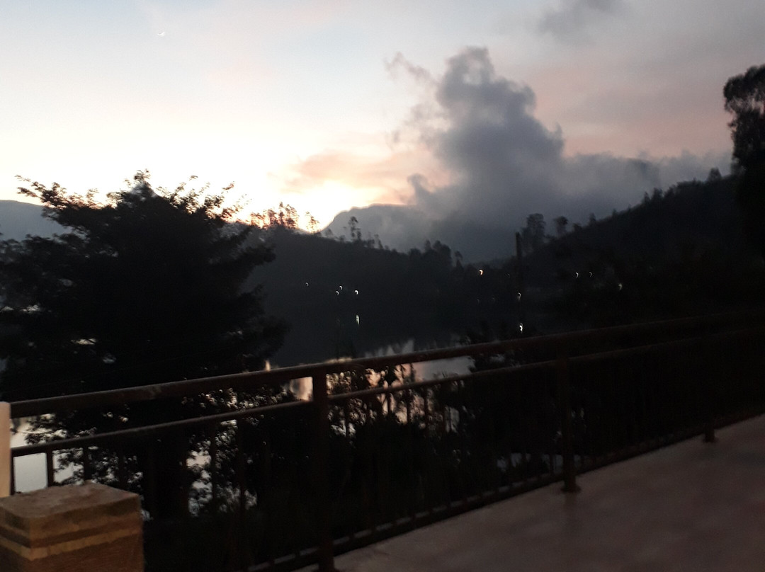 Butterfly Mountain Lake Side主图