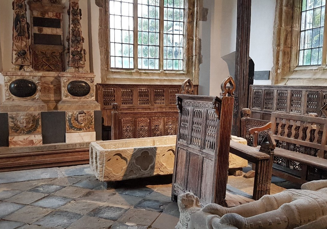 St Grwst Church景点图片