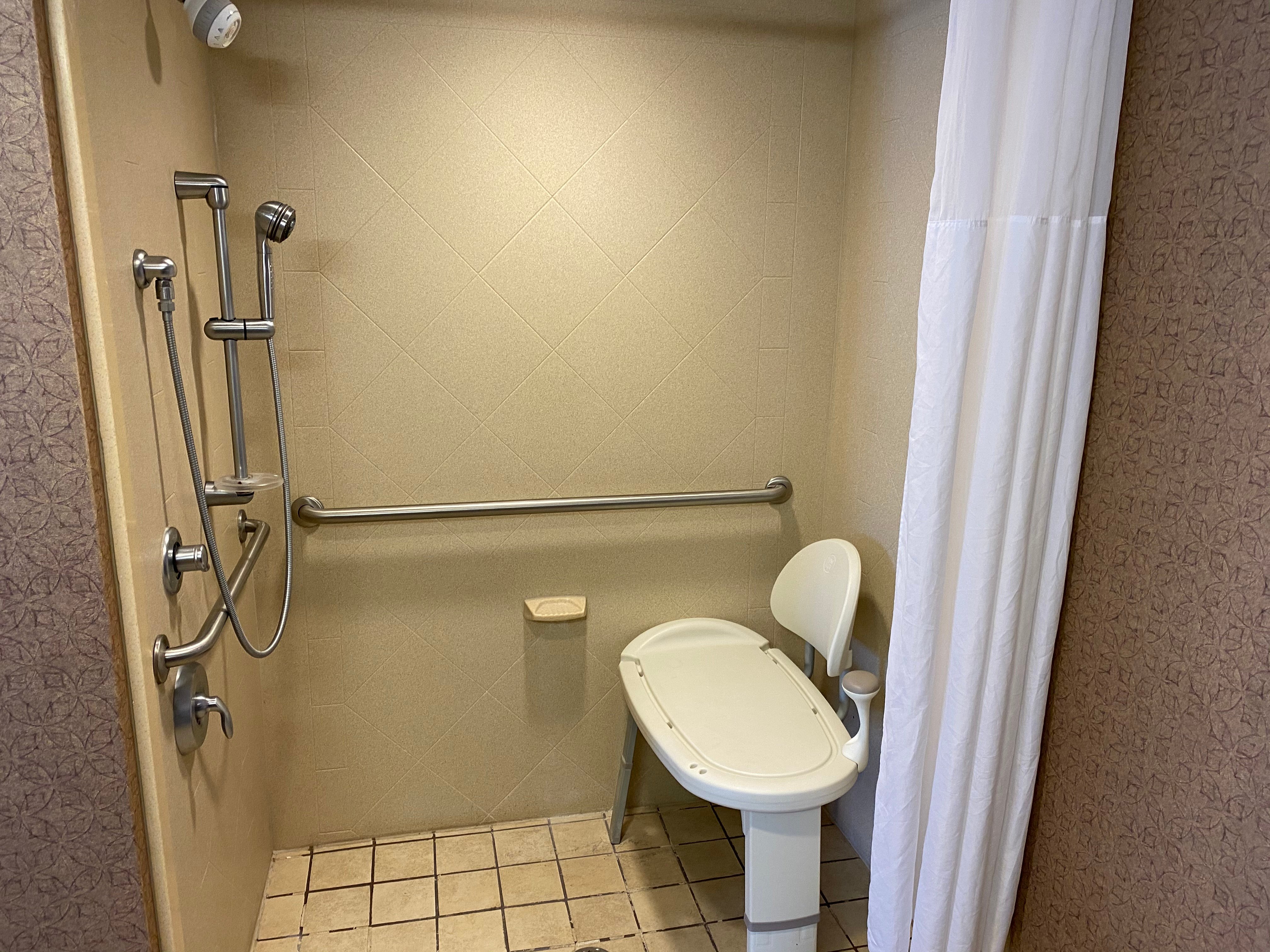 Hampton Inn & Suites Chesapeake-Battlefield Blvd.-浴室