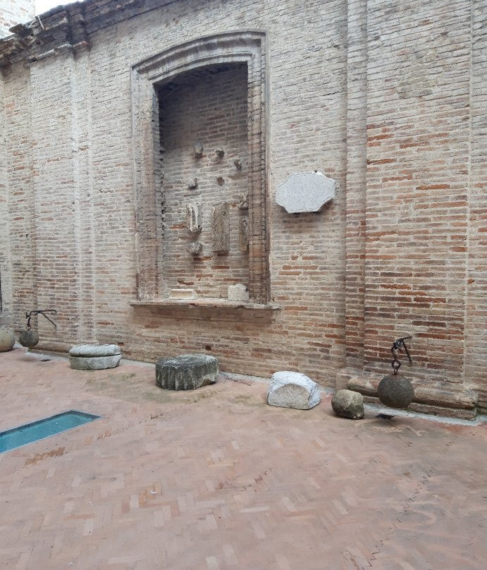Palazzo Comunale-奥西莫必去景点