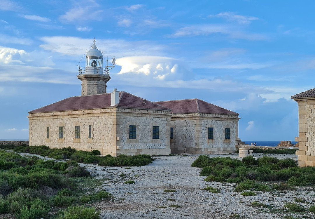 Faro de Punta Nati景点图片