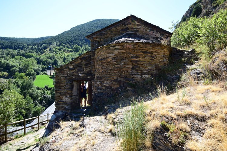 Iglesia de San Miquel de Fontaneda-Fontaneda必去景点