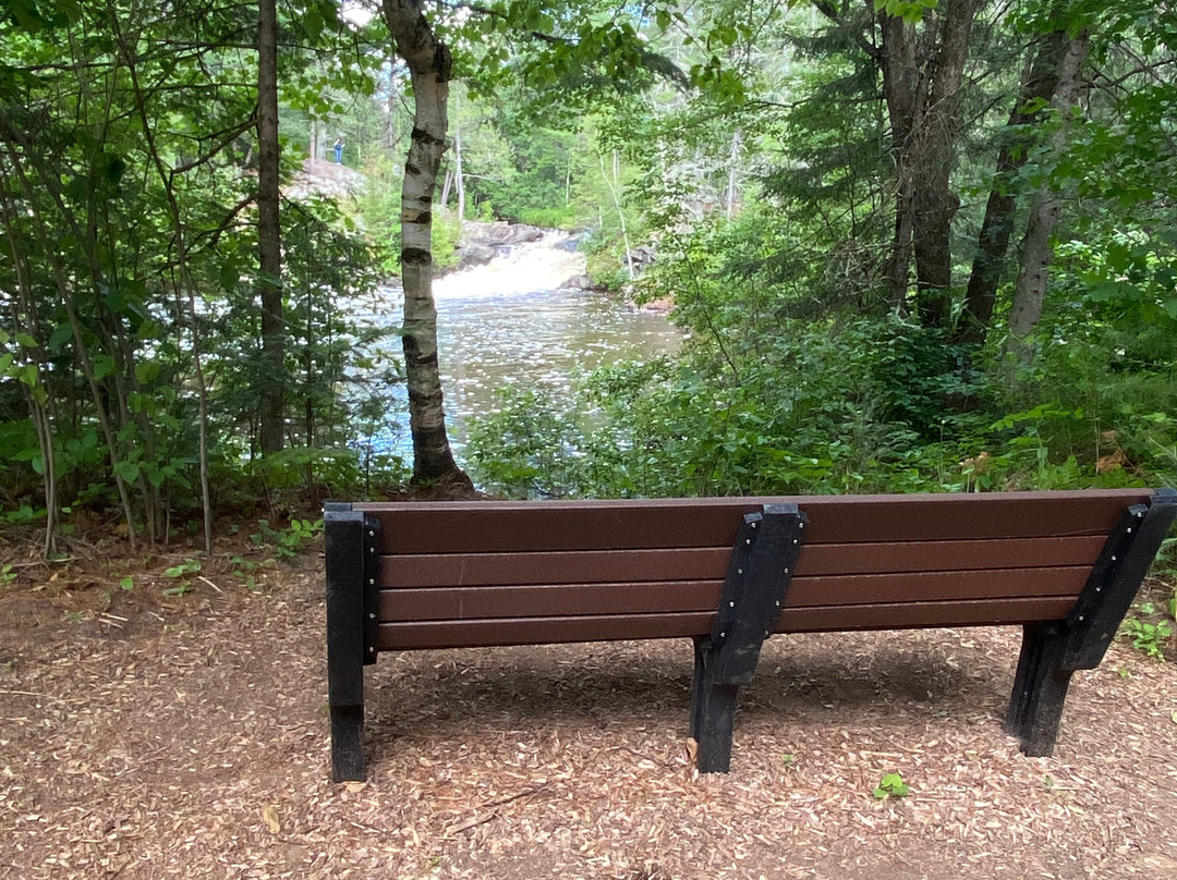 12 Foot Falls County Park-Dunbar必去景点