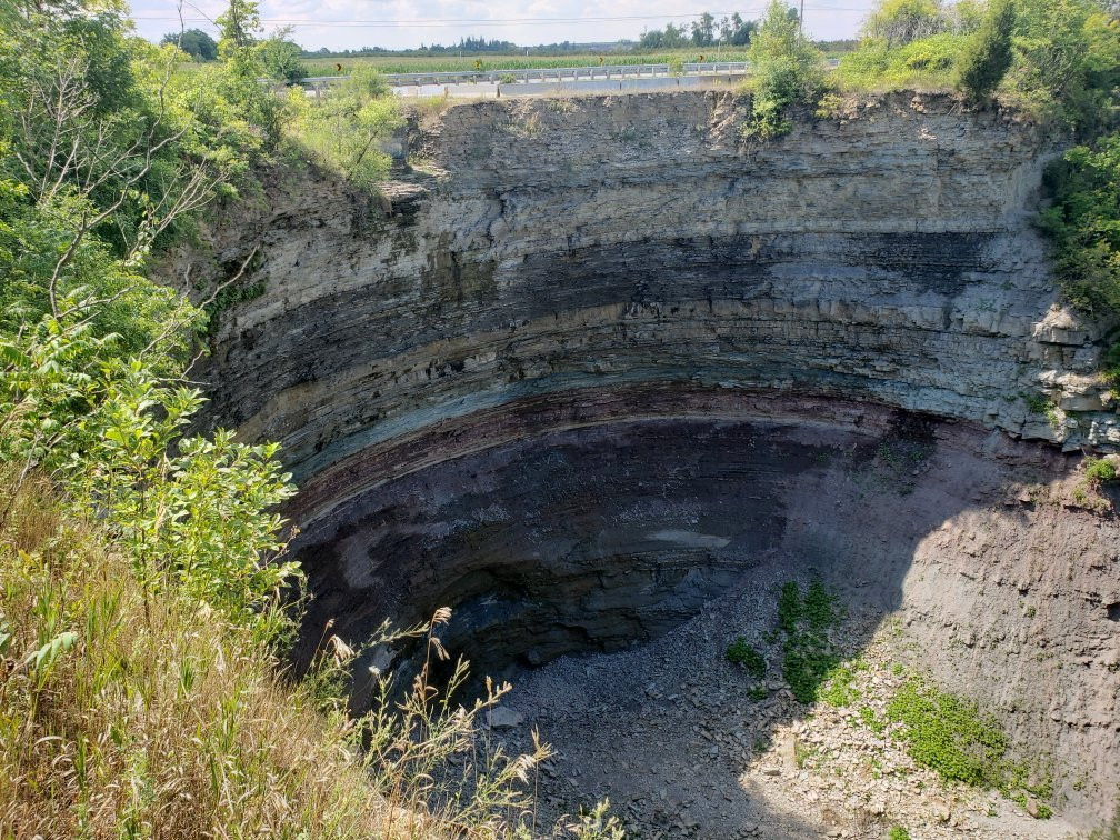 Devil's Punchbowl Conservation Area景点图片