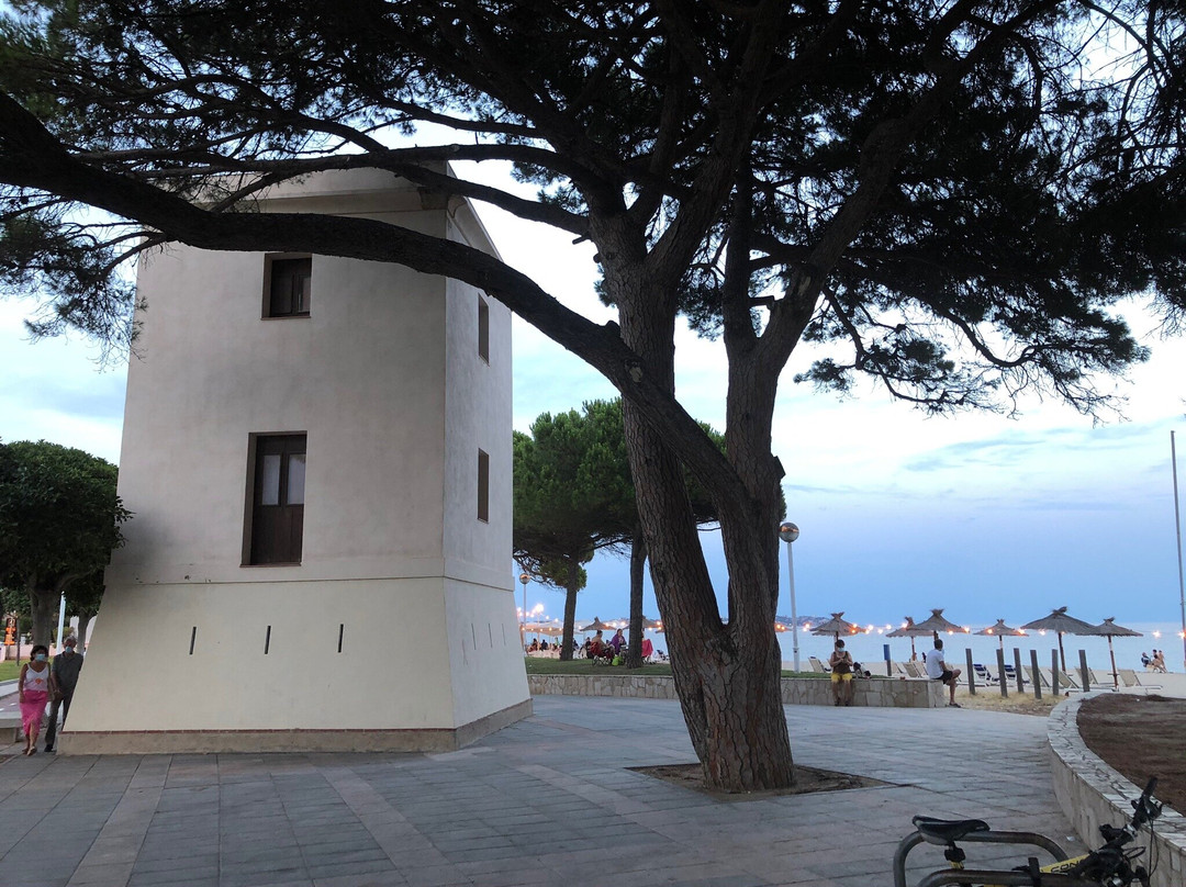 Torre de l'Esquirol-坎布里尔斯必去景点