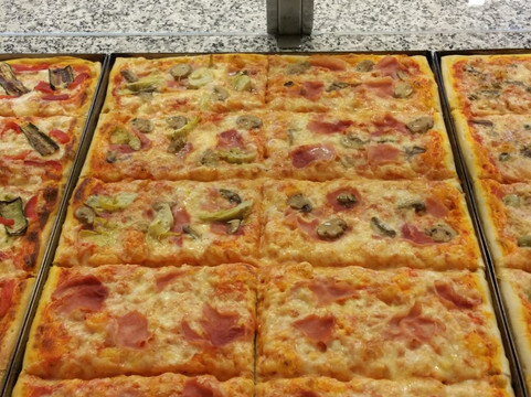 Pizzeria Paolo Taglio Pizza