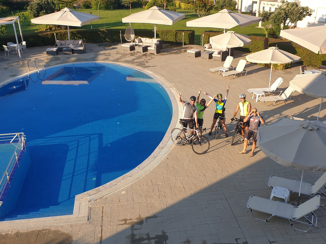 Antonios Village Hotel & Apartments主图