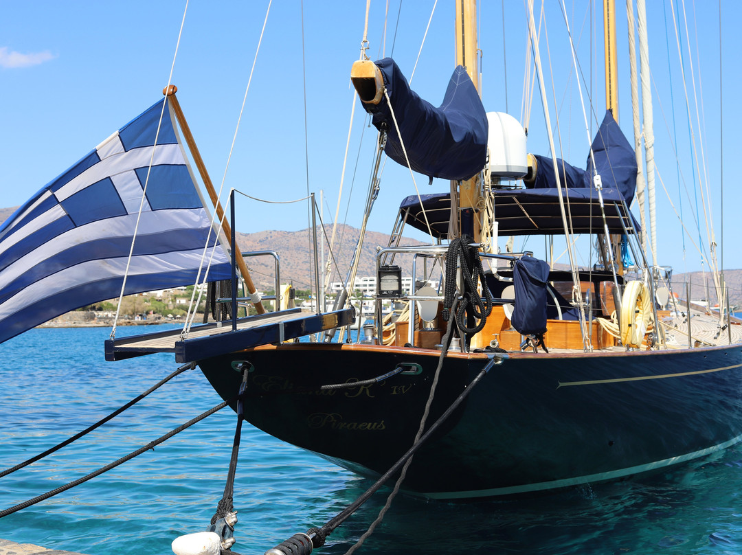 伊罗达半岛全套房酒店主图