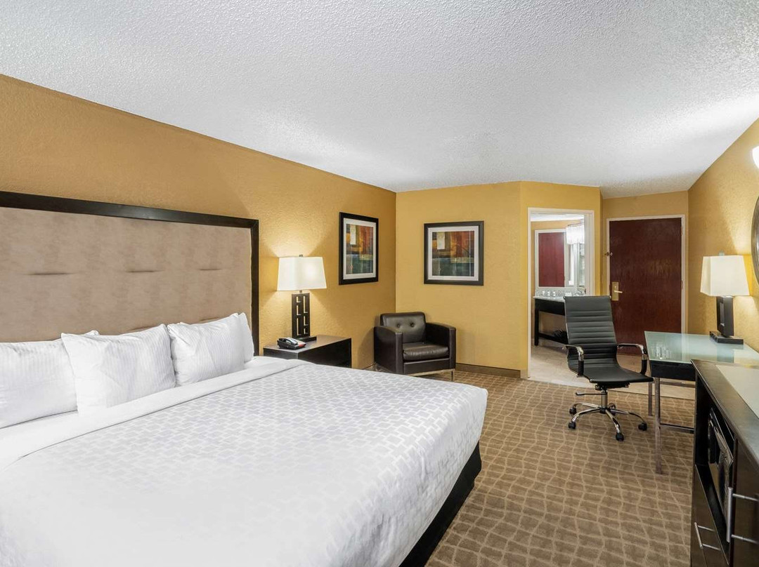 La Quinta Inn & Suites by Wyndham Hot Springs主图