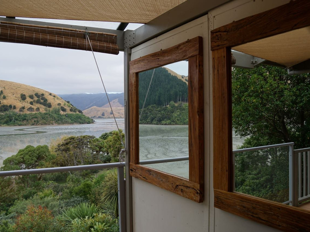Cable Bay Lodge-Treehouse Waterfront Hideaway主图