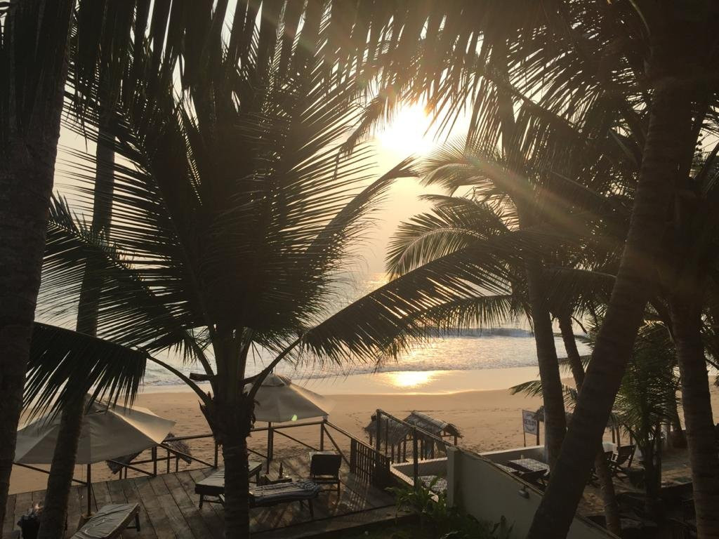 蓝宝石海海滨酒店主图